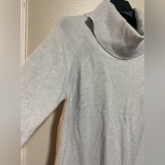 Time & Tru Turtleneck light Grey Sweater- size xl - Picture 3 of 8